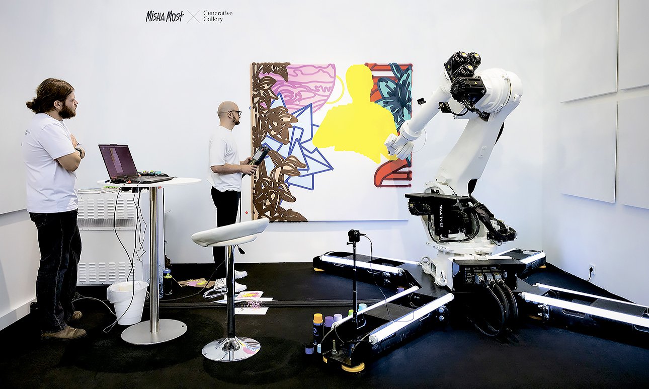 Презентация проекта по совмещению искусства и технологий «Артоматика» на Cosmoscow 2023.  Фото: архив художника