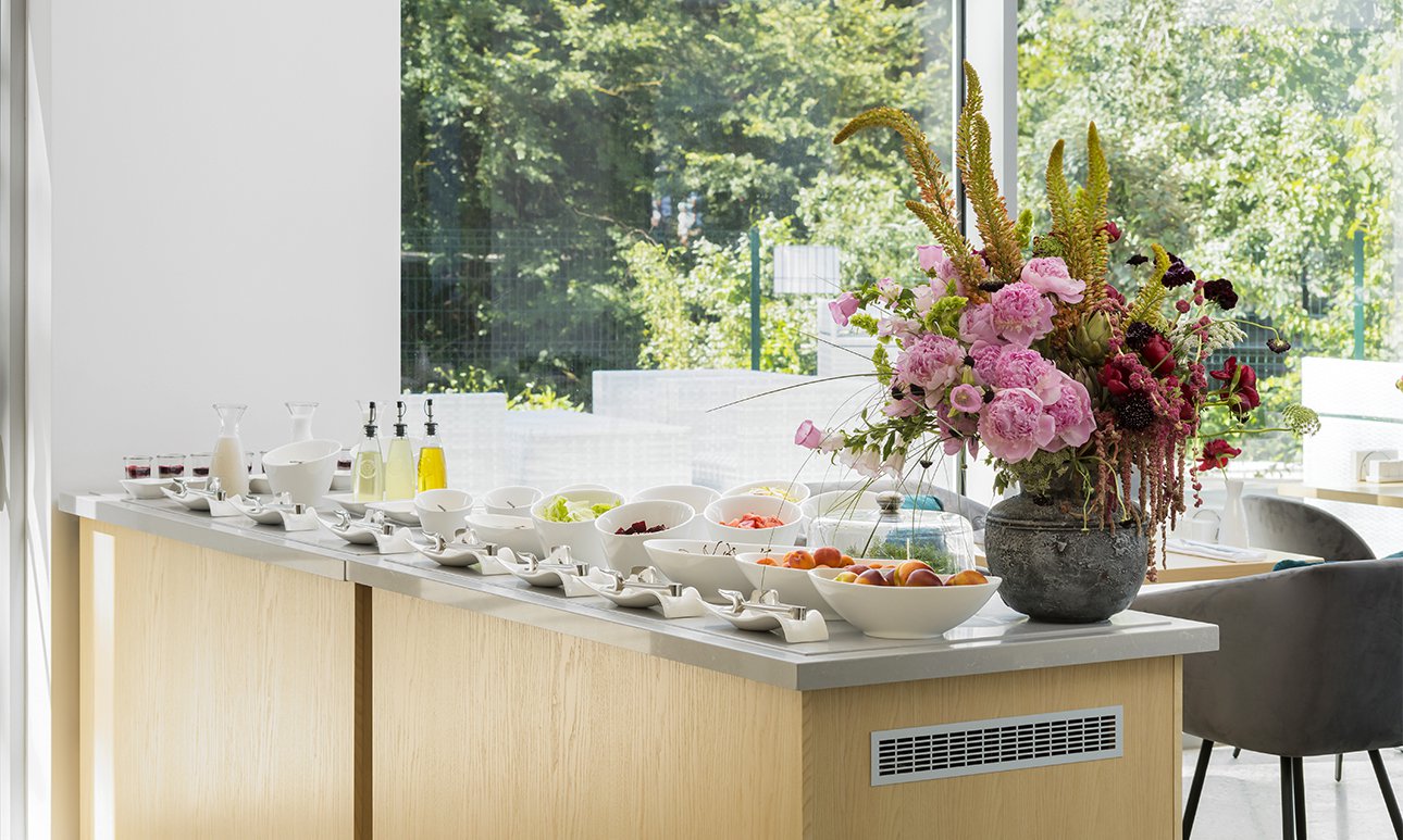 Шведский стол в курортном комплексе DИВОТЕЛЬ.    Фото: DИВОТЕЛЬ