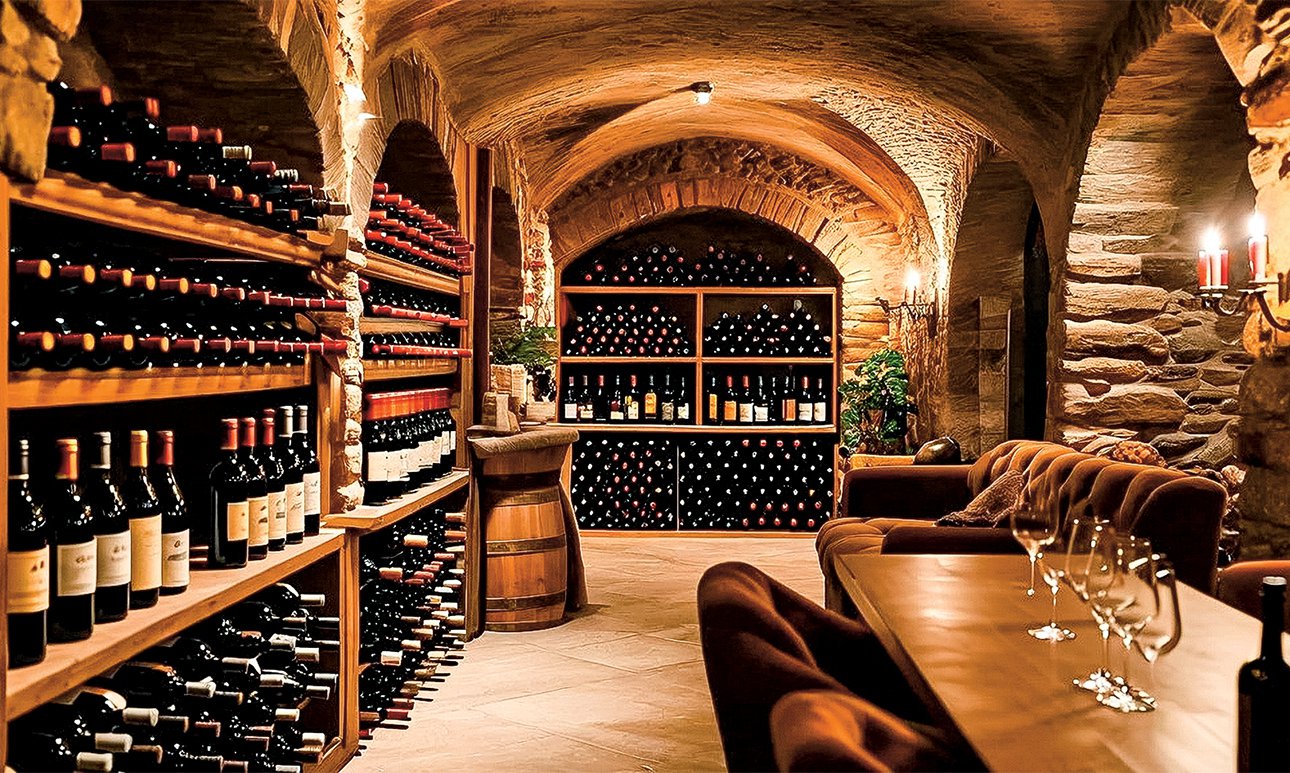 Полуторалитровая бутылка вина, выпущенная на винодельне Шато Лафит в 1870 году, была продана за $387,5 тыс. Фото: shutterstock.com