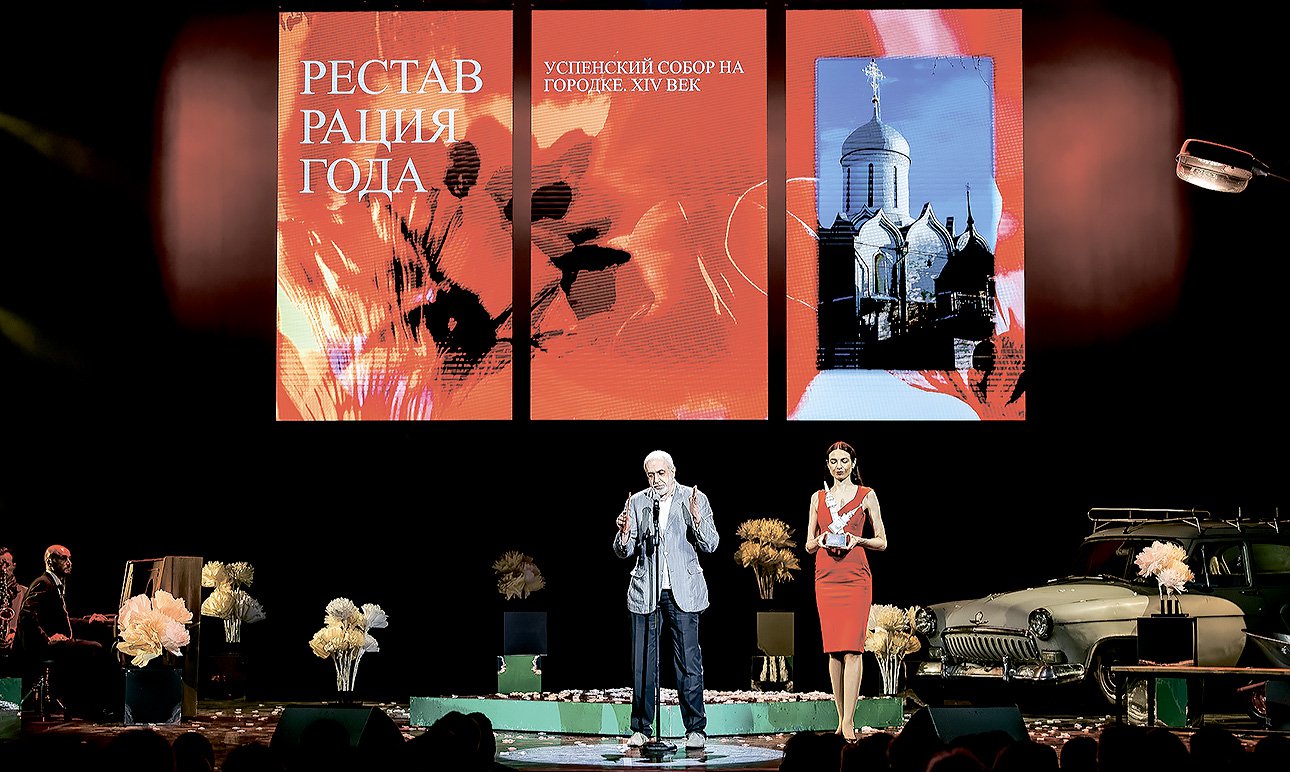 Вручение приза за реставрацию года на церемонии Премии The Art Newspaper Russia 2025. Фото: Дмитрий Чунтул