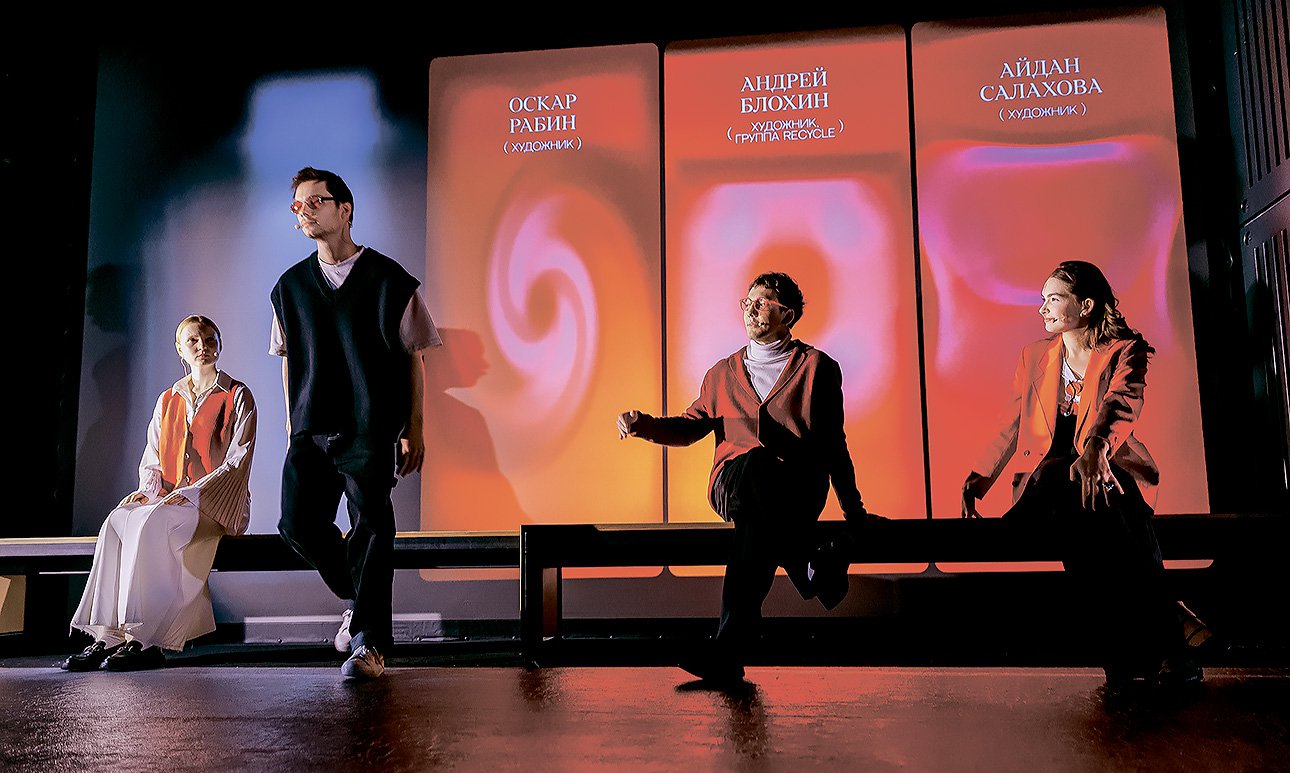 Перформанс актеров Мастерской Брусникина на презентации первой книги The Art Newspaper Russia — «25 интервью с современ­ными худож­никами.  Фото: Ира Полярная