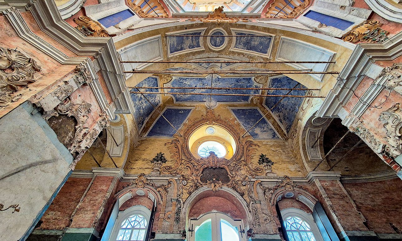 Внутренний декор стен и потолка Покровской церкви.  Фото: Татьяна Тафинцева