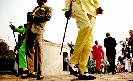 Африканские стиляги учат радоваться жизни в любых обстоятельствах