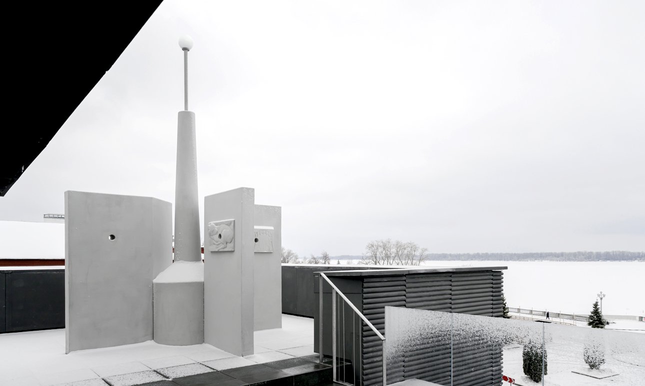 Инсталляция Игоря Самолета «Солнышко» на крыше галереи «Виктория». Фото: Андрей Болховецкий