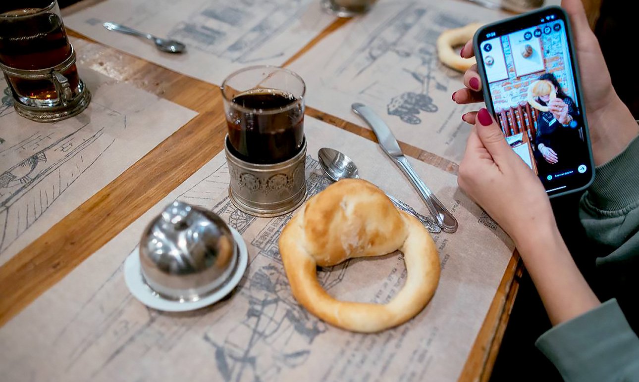 Калач похож на хороший французский багет — с хрустящей корочкой и пористым мякишем.  Фото: Музей «Калачная»