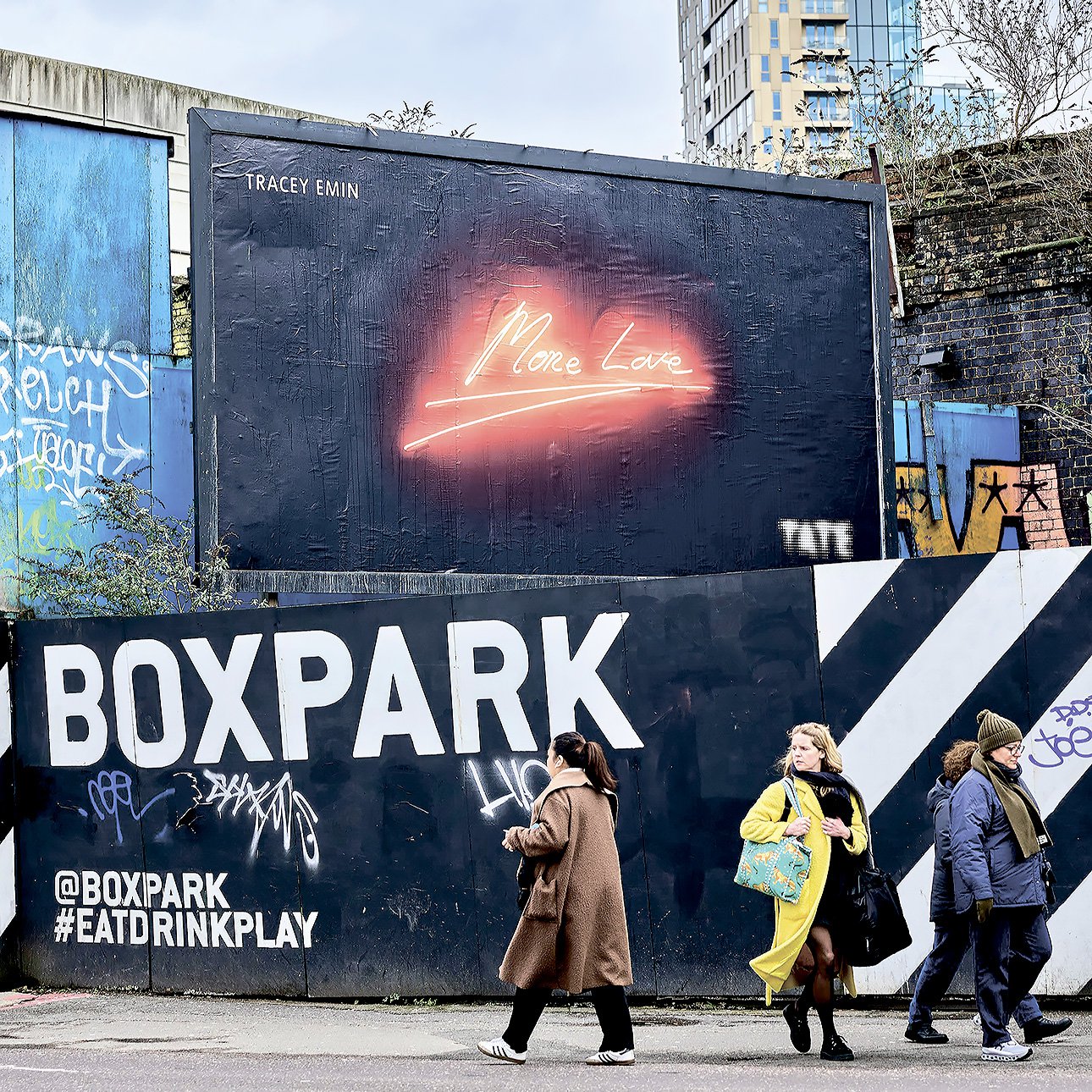 «Вторая жизнь билборда» (2026) Трейси Эмин на улицах Лондона.  Фото: Tate and Jack Arts (part of BUILDHOLLYWOOD)