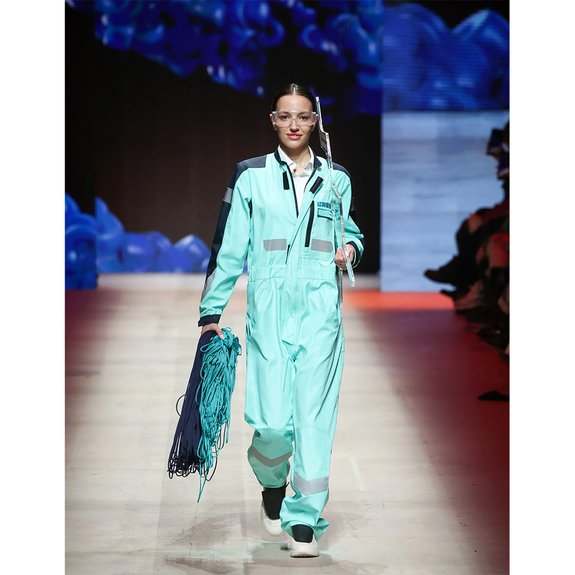 Сотрудники компании СИБУР на индустриальном показе.  Фото: Braining Group