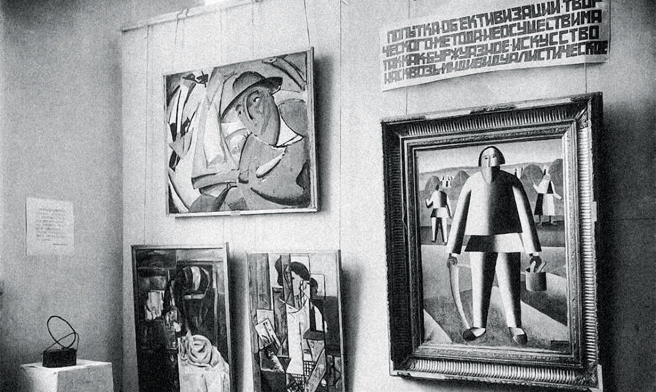 Фрагменты экспозиции Опытной комплексной выставки искусства эпохи капитализма. Государственная Третьяковская галерея. 1931–1932.  Фото: Государственная Третьяковская галерея