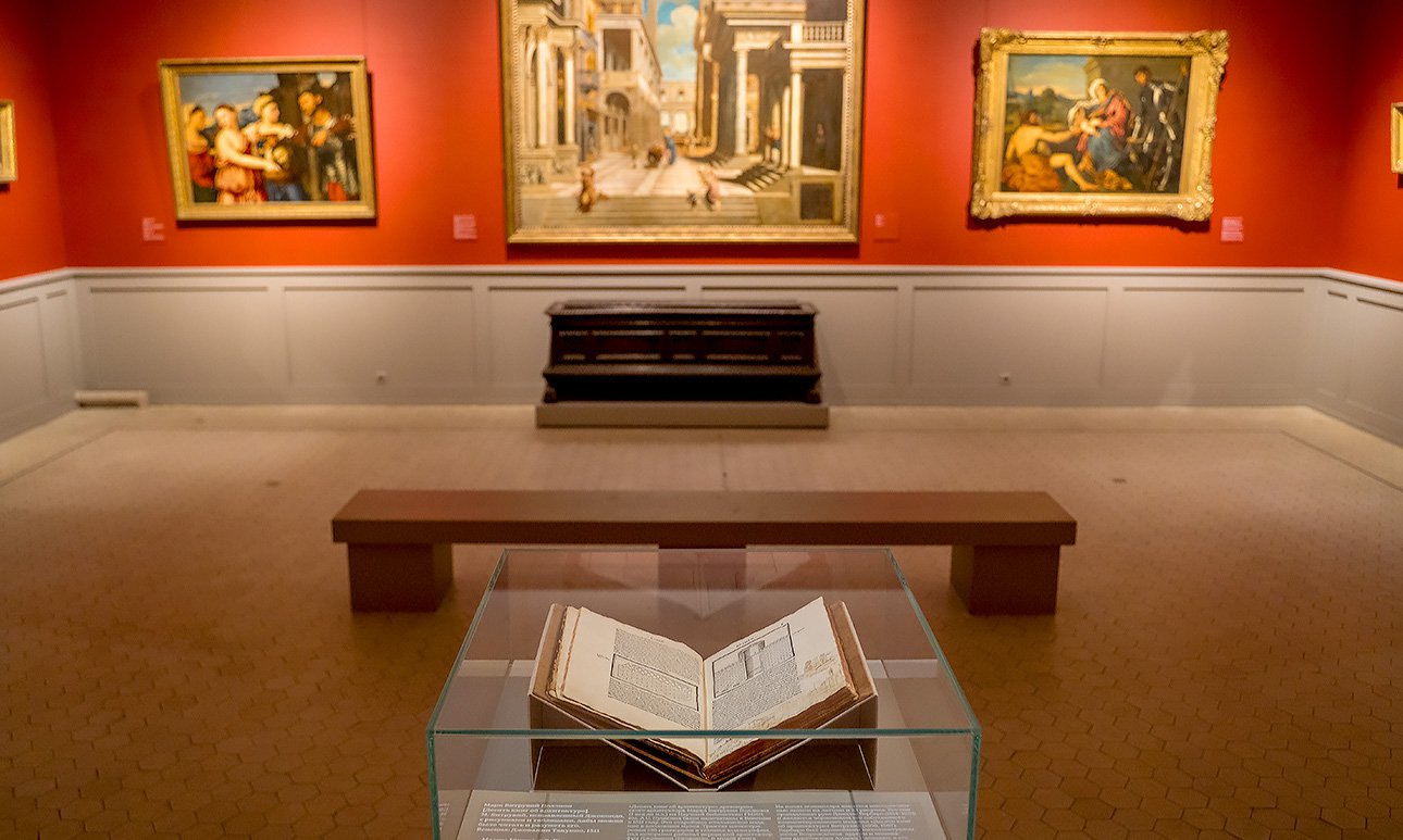 Книга, напечатанная на латыни Фра Джованни Джокондо в Венеции в 1511 году, — самое старое итальянское издание в собрании Пушкинского.  Фото: ГМИИ им. А.С.Пушкина