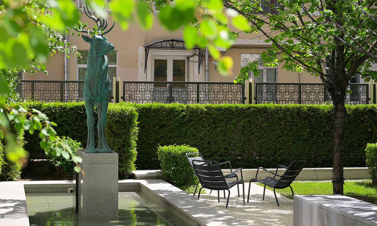 Закрытый двор-сад в клубном доме TURGENEV.  Фото: TURGENEV