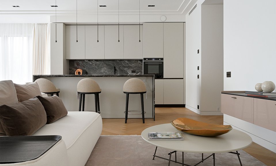 Кухня-гостиная в квартире клубного дома TURGENEV.  Фото: TURGENEV