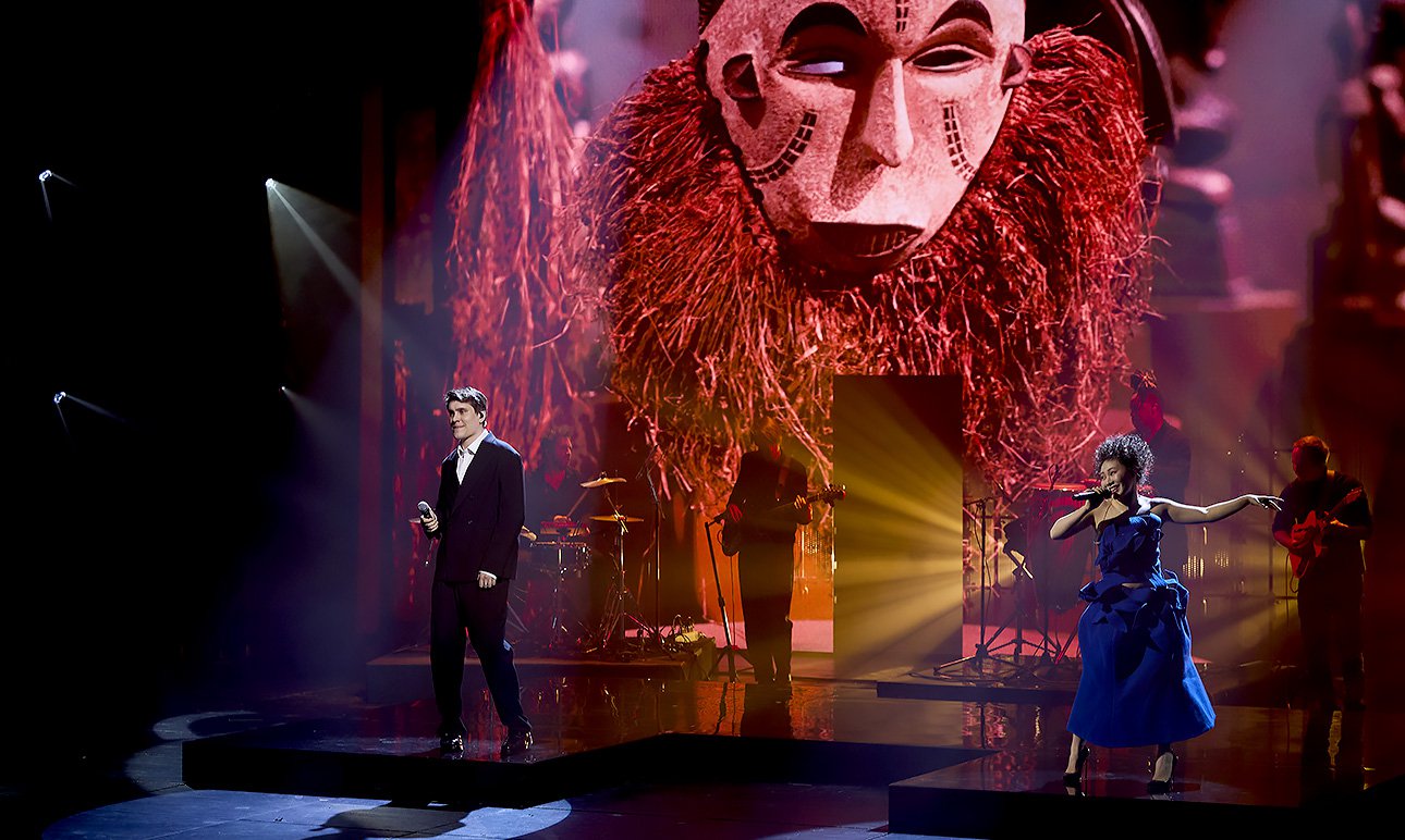 Головокружительный видеопролет по музею «ЗИЛАРТ» сопровождала зажигательная песня «Жираф» в исполнении актера Анатолия Кормановского и певицы и актрисы Ян Гэ. Фото: Ирина Полярная/Наталья Польская/Анна Макаревич/ Анна Темерина