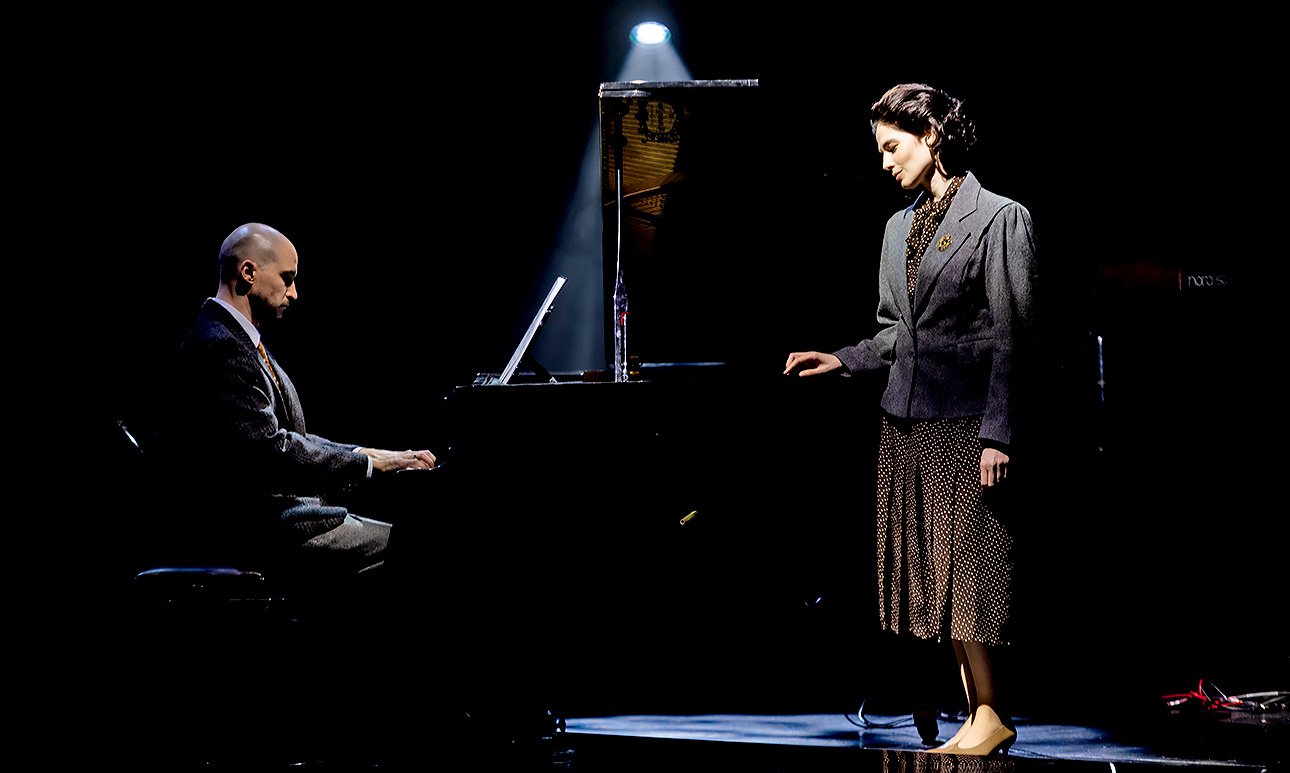 В театральной зарисовке, посвященной «Книге года», в образе легендарного руководителя Пушкинского музея предстала актриса Юлия Снигирь. Фото: Ирина Полярная/Наталья Польская/Анна Макаревич/ Анна Темерина