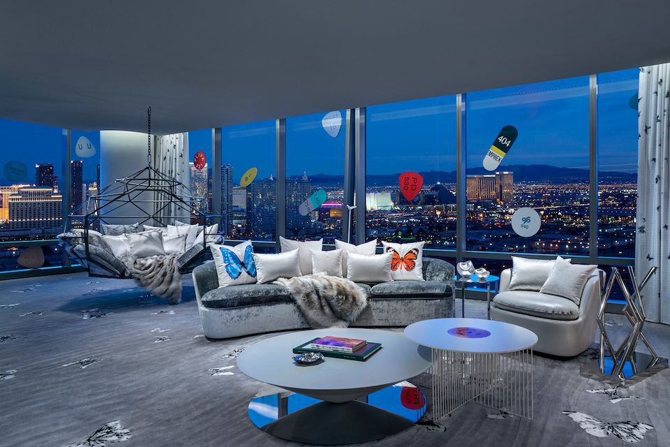 Гостиная номера «Эмпатия» по проекту Дэмиена Херста. Фото: Palms Casino Resort, Las Vega