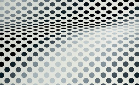 Сомневайся, но пробуй: картину Бриджет Райли очистили «сырым кальмаром»