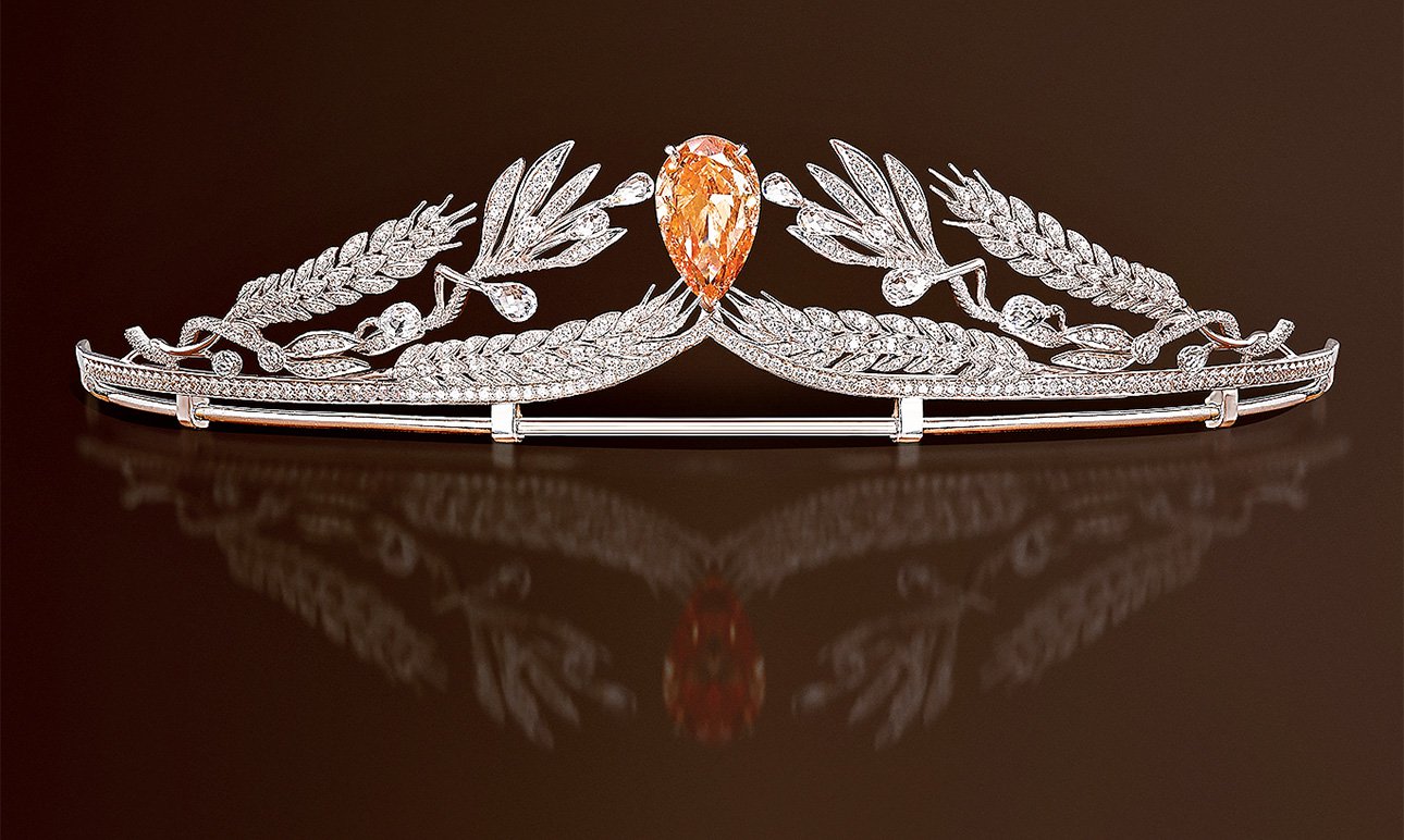 Тиара «Мария». Белое золото, бриллиант огранки «груша», бриллианты круглой огранки, топазы огранки «бриолет». Фото: MIUZ Diamonds