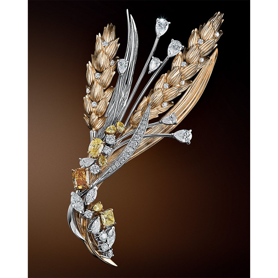 Брошь «Золотой код». Желтое и белое золото, бесцветные и желтые фантазийные бриллианты круглой огранки, а также огранок «маркиз», «радиант», «кушон», «овал», «груша». Фото: MIUZ Diamonds