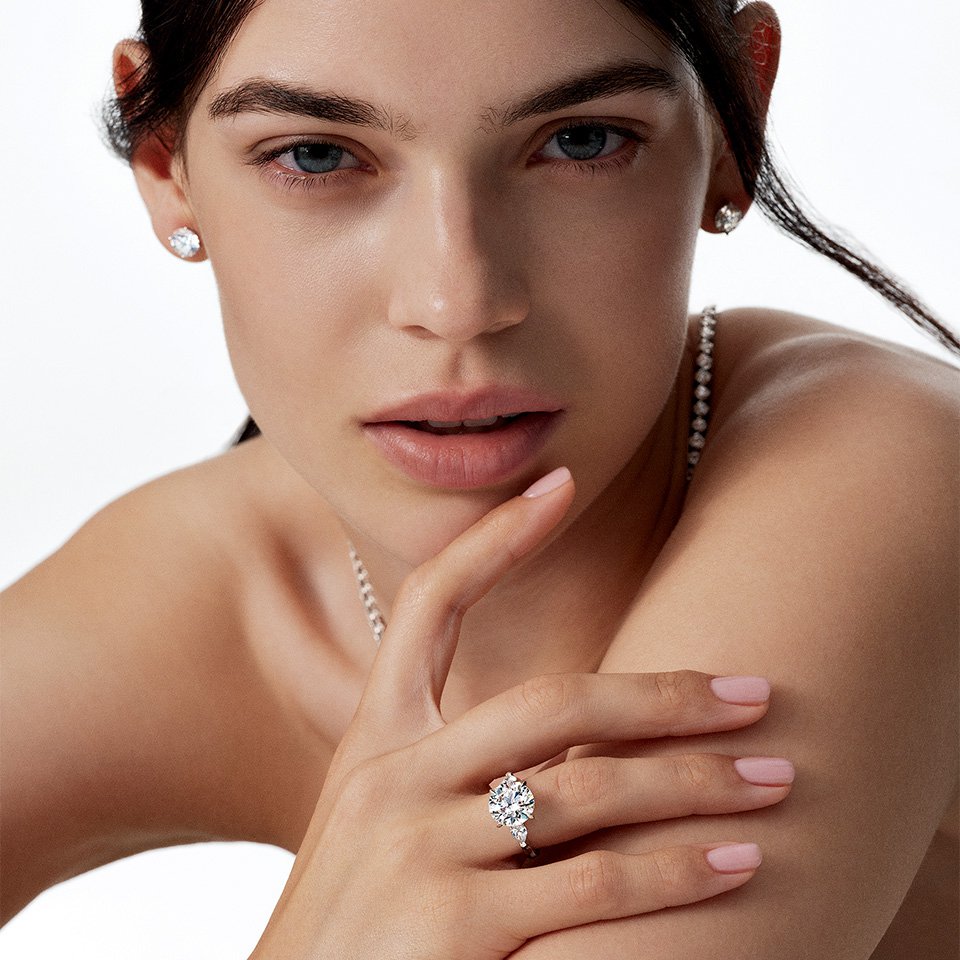 Кадр из новой рекламной кампании коллекции WHAT IS LOVE.  Фото: ALROSA Diamonds