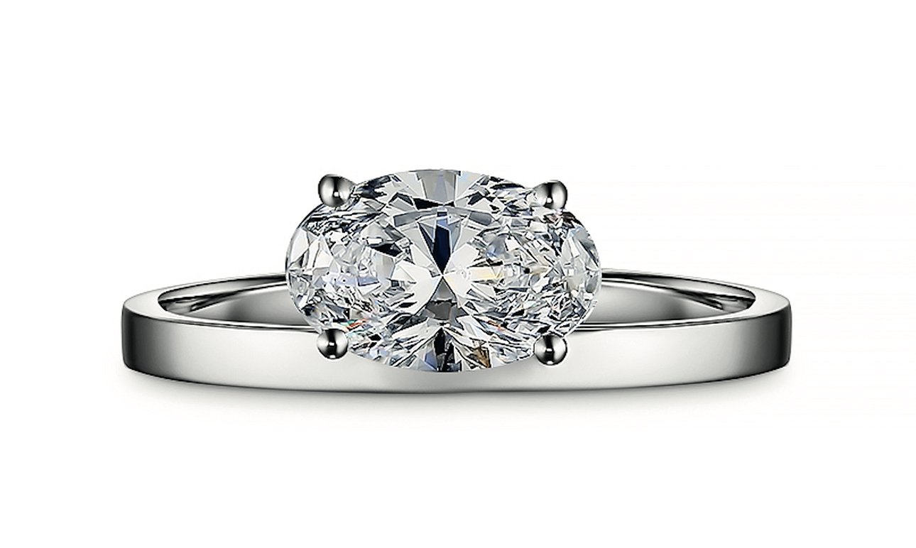 Кольцо из обновленной коллекции с посадкой камня east-west.  Фото: ALROSA Diamonds