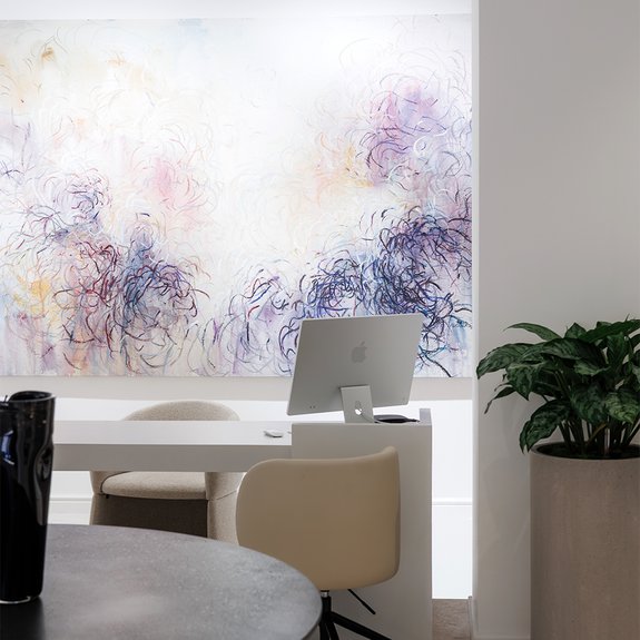 Работы Маши Шмидт в офисе AURIX.  Фото: AURIX