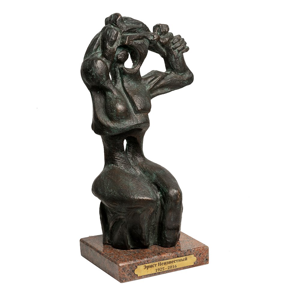 Эрнст Неизвестный. «Женщина с поднятыми руками». Вторая половина 1980-х.  Фото: VLADEY