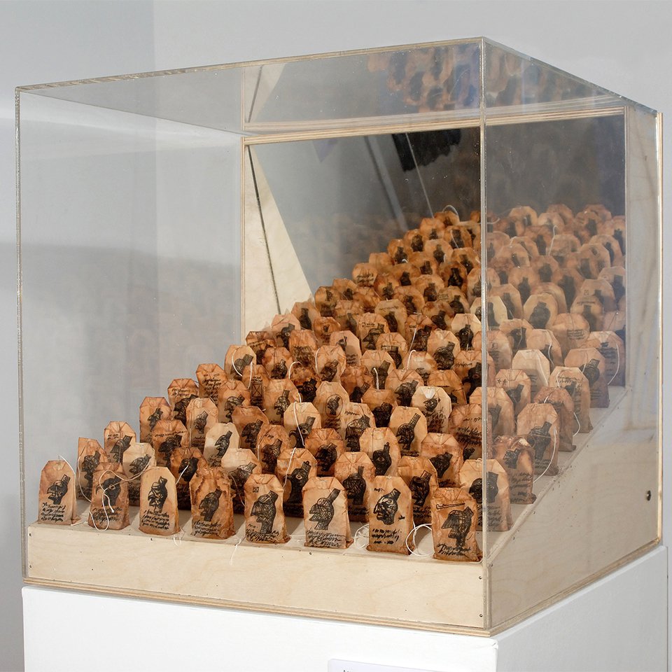 Александр Бродский. «Без названия» («72 чайных пакетика»). 1991.  Фото: VLADEY