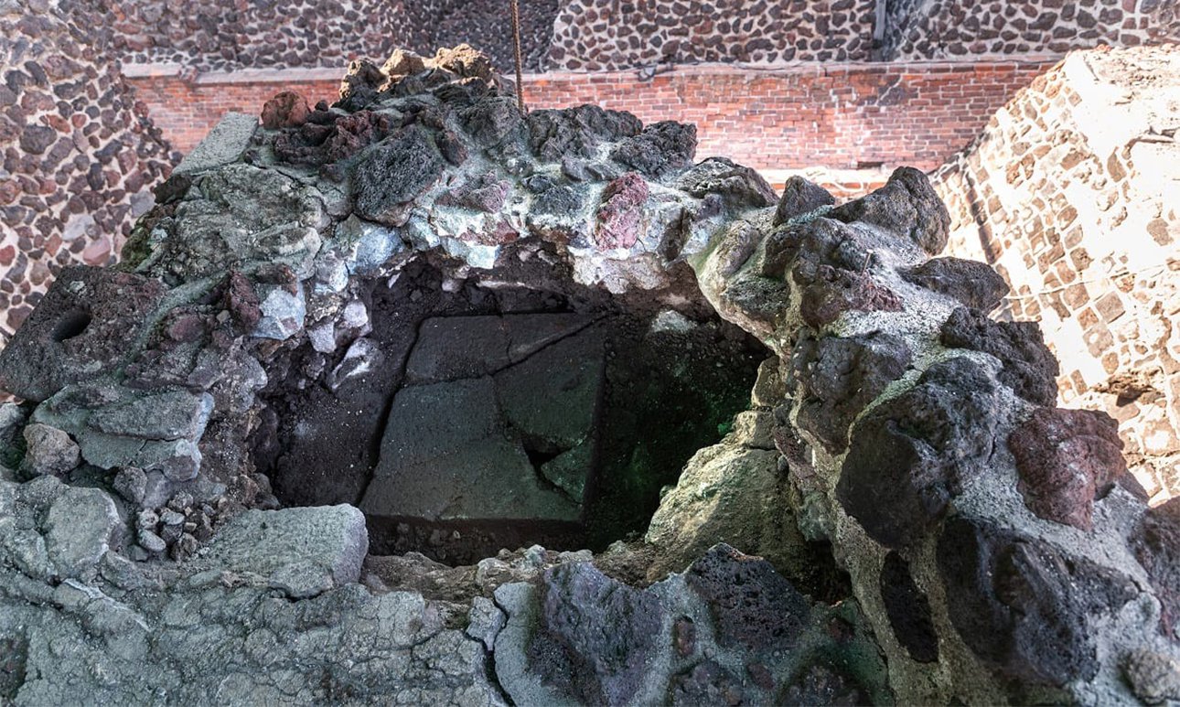 Шесть сундуков с подношениями, или «тепетлакалли» были частью грандиозного ритуала.  Фото: Mirsa Islas/Proyecto Templo Mayor