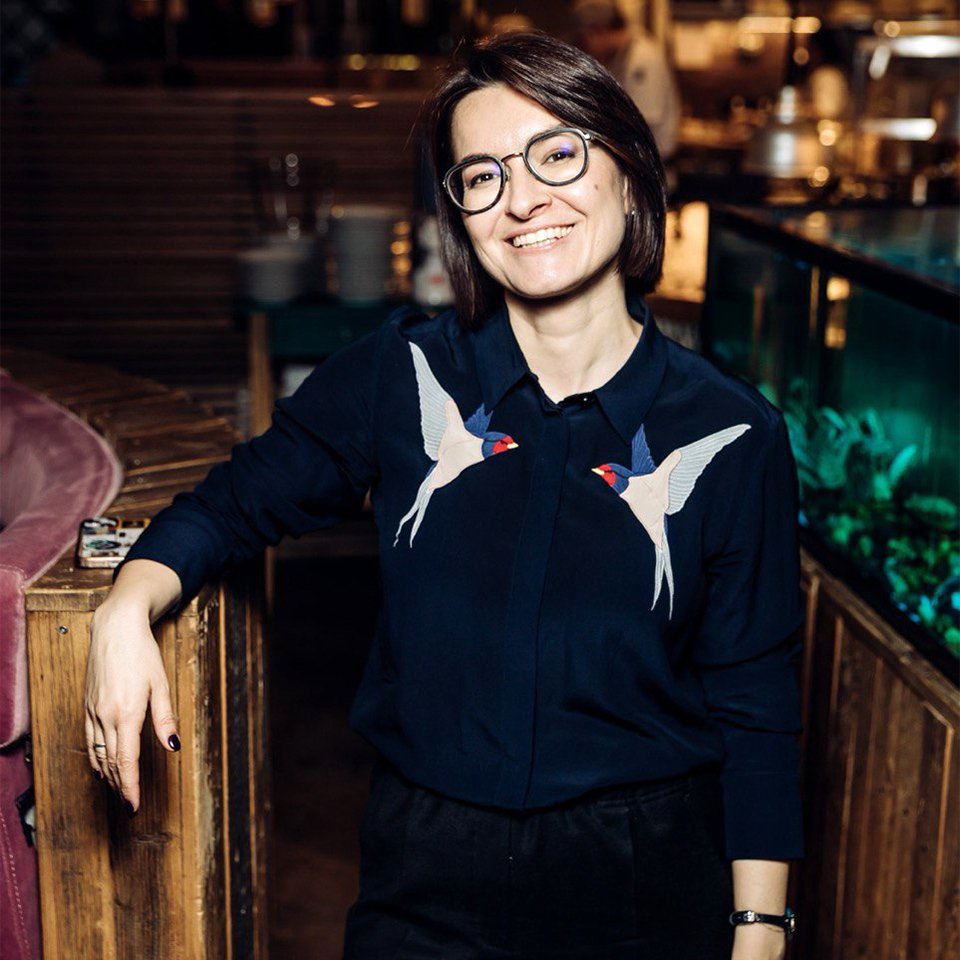 Евгения Смурыгина, лектор спецпроекта  «Романовы».  Фото:  ресторан «Кафе Пушкинъ»