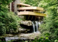 Дом над водопадом наконец избавился от водобоязни