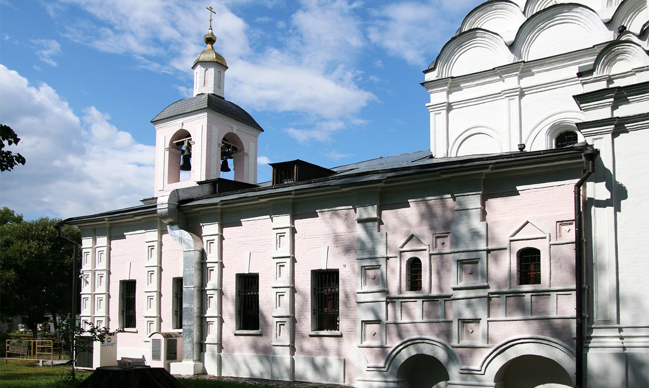 Закончена реставрация белокаменного храма Живоначальной Троицы, входившего в поместье Бориса Годунова на обрыве Москвы-реки.  Фото: Ludvig14/Wikimedia Commons