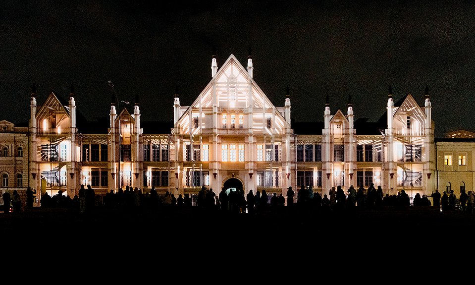 re4ee. Мэппинг la carte sans le territoire на фасаде Академии «Маяк». Фото: Клыков Алексей