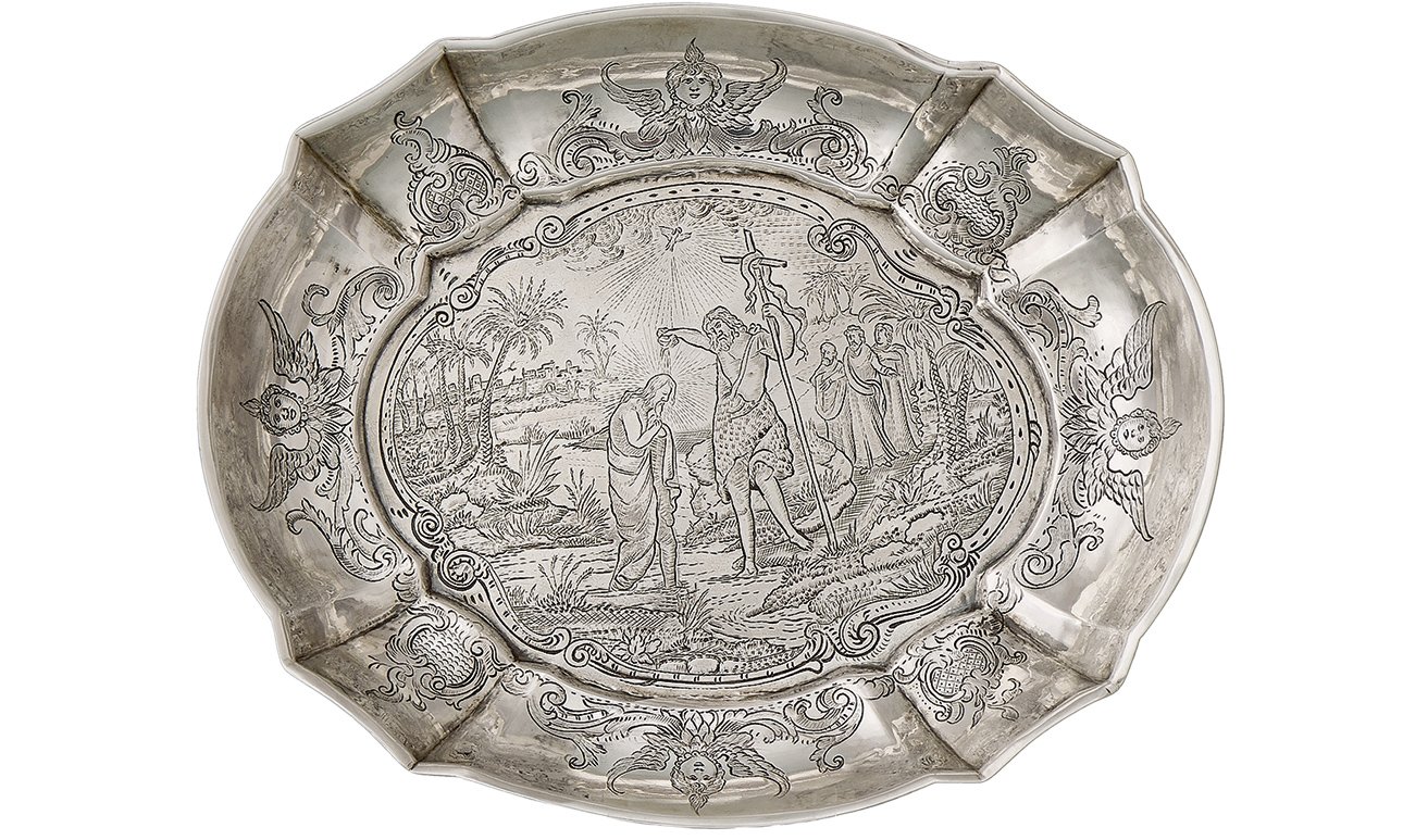 Крестильный гарнитур. Блюдо. Копенгаген, 1735. Мастер Асмус Фридрих Холлинг. Фото: Музеи Московского Кремля