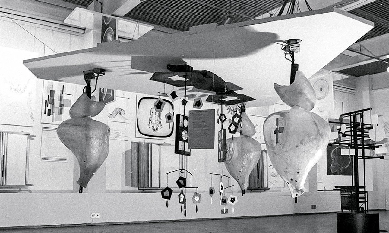 Инсталляция Гордона Паска The Colloquy of Mobiles на выставке Cybernetic Serendipity в лондонском Институте современного искусства в 1968 году.  Фото: London's Institute of Contemporary Arts