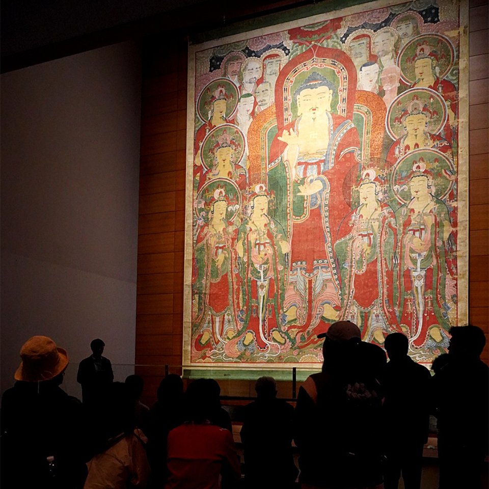 Посетители музея перед восьмиметровым свитком.  Фото: National Museum of Korea
