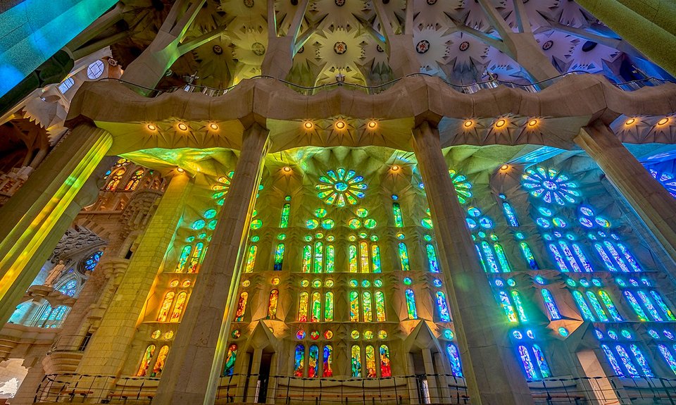 Витражные окна собора.   Фото: Fundació Junta Constructora del Temple Expiatori de la Sagrada Família