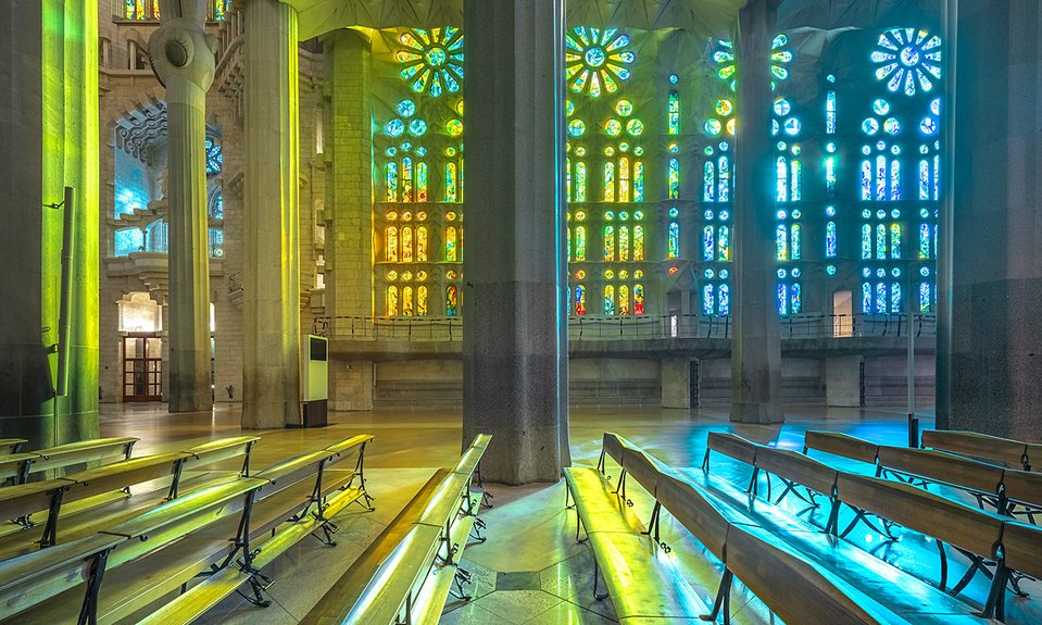 Витражные окна собора.  Фото: Fundació Junta Constructora del Temple Expiatori de la Sagrada Família