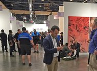 Поножовщину на Art Basel очевидцы приняли за перформанс