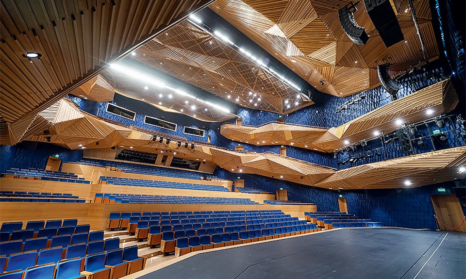 Интерьер Концертного центра «Сириус». Фото: предоставлено пресс-службой фестиваля «Сириус — Роза Хутор»