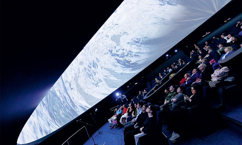 Предпремьерный показ фильма в планетарии Лахта Центра.  Фото: ПАО «Газпром»