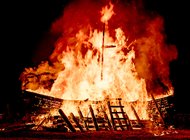 Российские археологи сожгли ладью викингов в экспериментальных целях