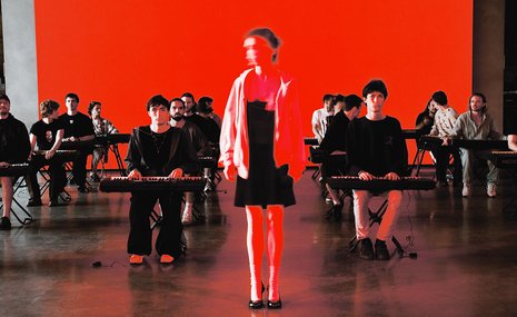 Fashion-автофикшен: перформанс Насти Ливадновой собрал аншлаг в «Гараже»