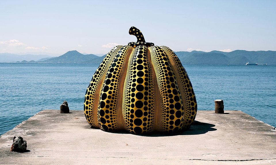 Яёи Кусама. The Yellow Pumpkin. Остров Наосима.  Фото: Hanning Chen/Unsplash
