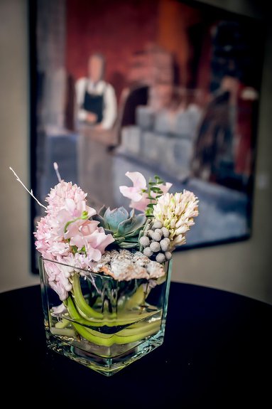 Пространство фонда было оформлено дизайнерами Me Flowers Decor