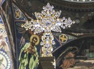 В алтарь петербургского храма Спаса на Крови вернулись «топазовые» кресты
