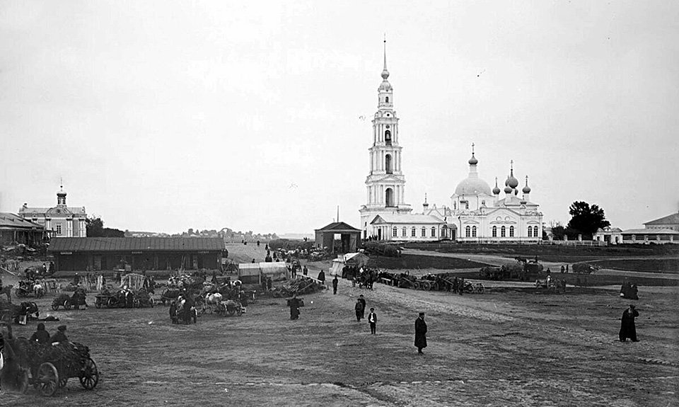 Никольский собор с колокольней в 1903 году. Фото: Wikipedia Commons