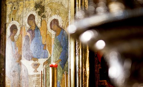 Специалисты Третьяковской галереи проверяют состояние «Троицы» Рублева