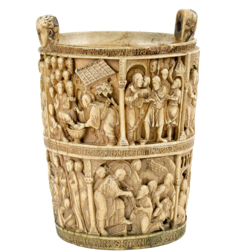 Ситула Базилевского. Около 980.  Фото: Victoria and Albert Museum