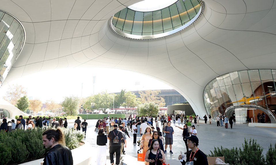 Открытие Музея нарративного искусства Лукаса.  Фото: Stefanie Keenan/Getty Images for Lucas Museum of Narrative Art