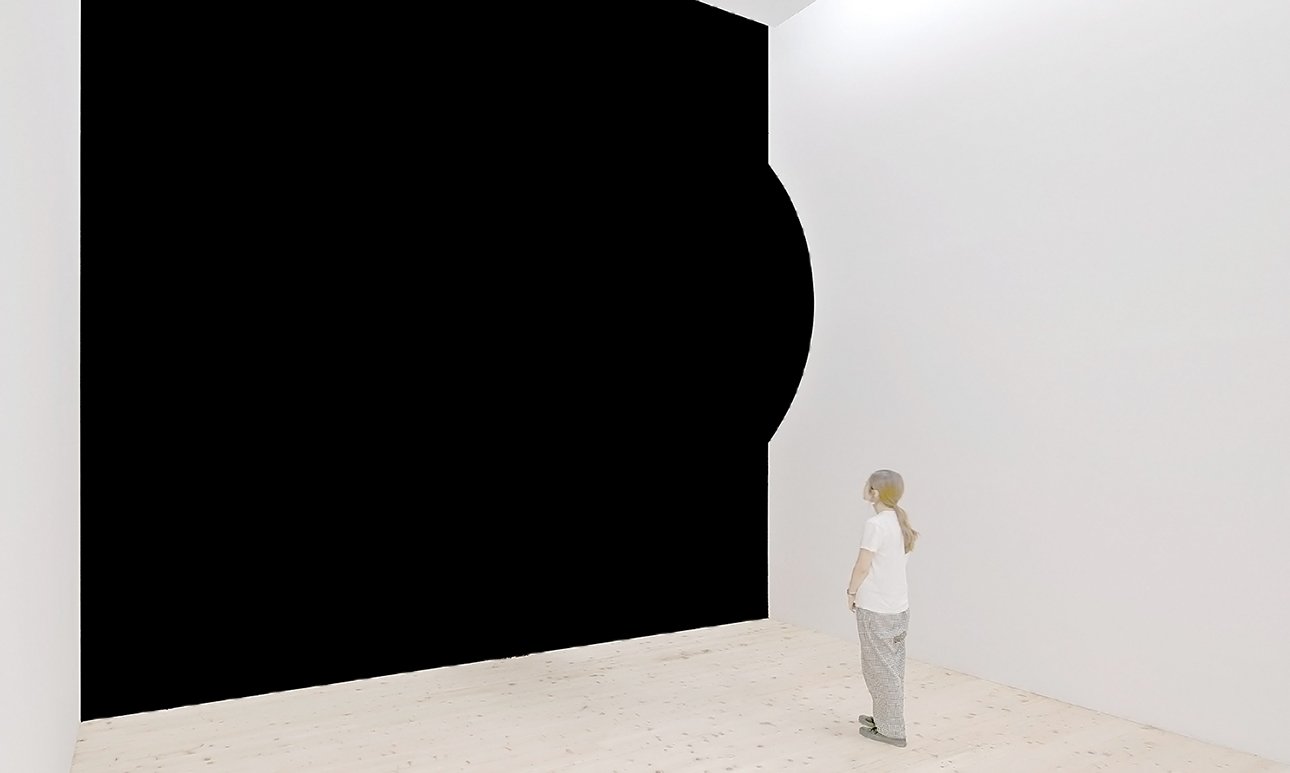 Инсталляция Аниша Капура «Павильон пустоты VI» (2018) на выставке в Hayward Gallery.  Фото: Nobutada Omote