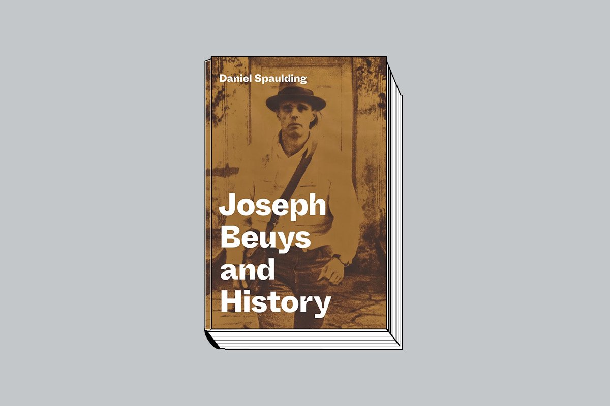Daniel Spaulding. Joseph Beuys and History. Princeton University Press. 264 с.: 13 цв. и 26 ч/б ил. $37, £30. На английском языке